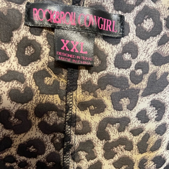 🐆 Semi sheer leopard blouse - Picture 3 of 3